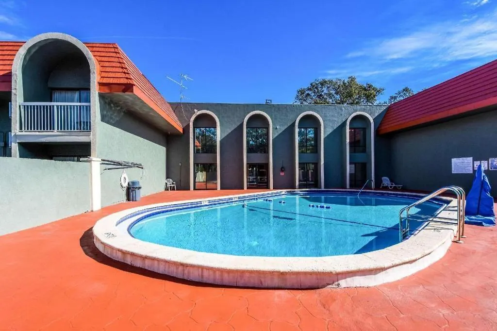 Econo Lodge Tampa Hotel