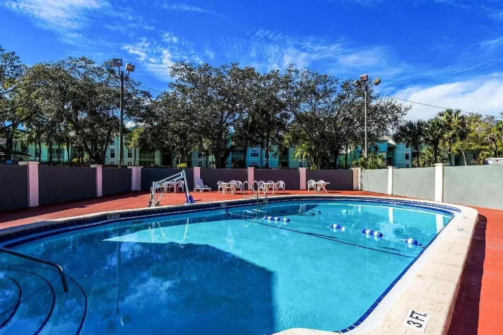 Econo Lodge Tampa 2*,